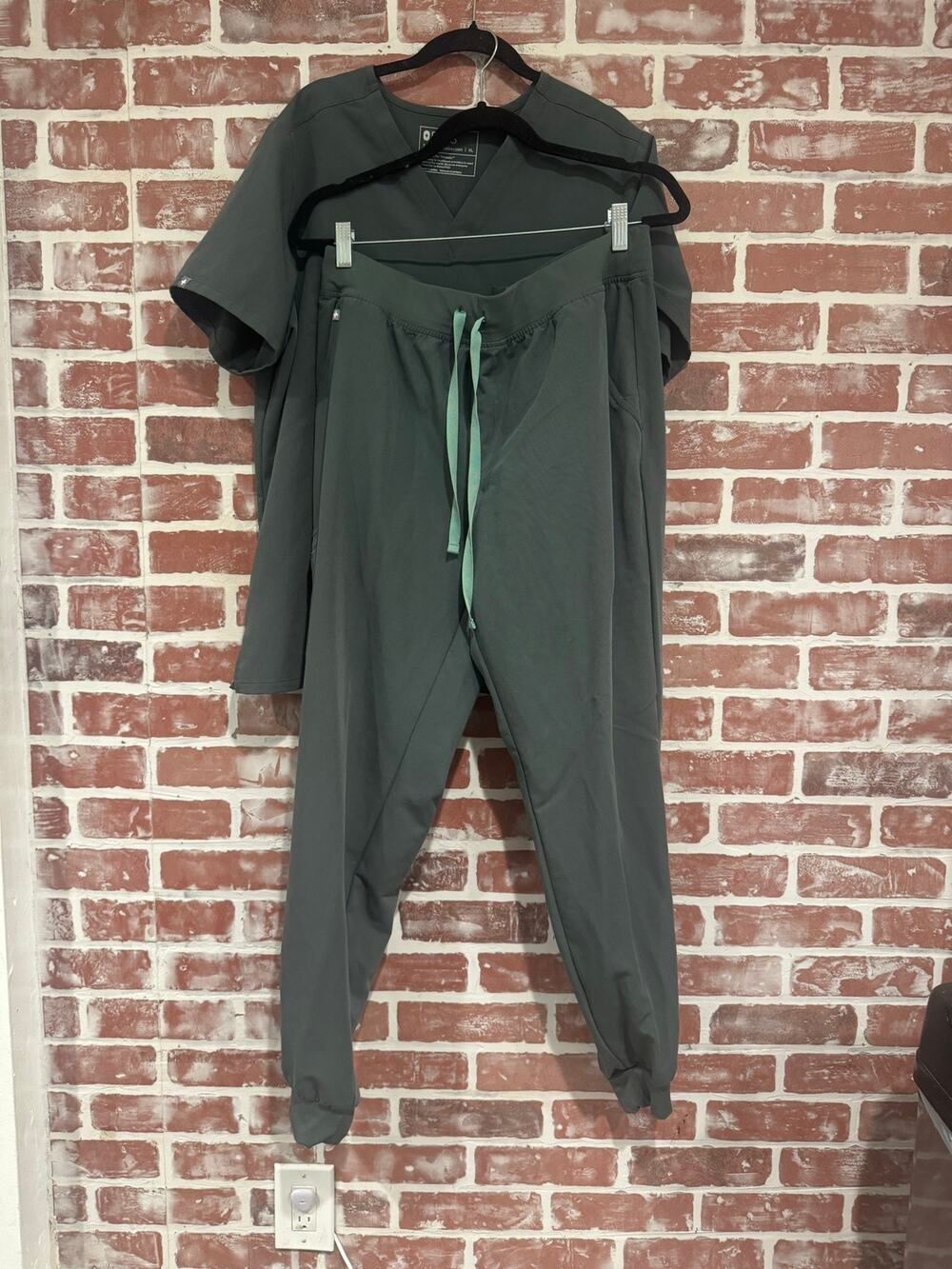 FIGS XL Moss Green Scrub Set Catarina Top + Zamora Jogger Pants Technical